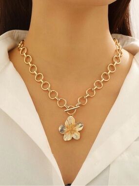 Gold Tone Floral Pendant Chain Necklace